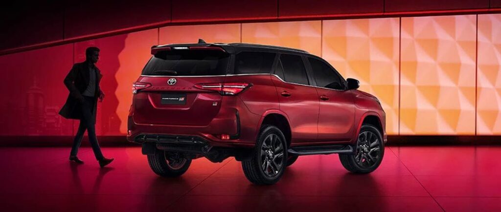 Toyota Fortuner rear view red color